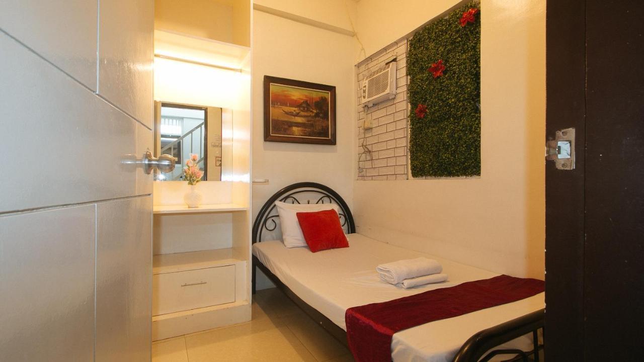 Nearest Hostel Pasay City By Reddoorz Exterior photo
