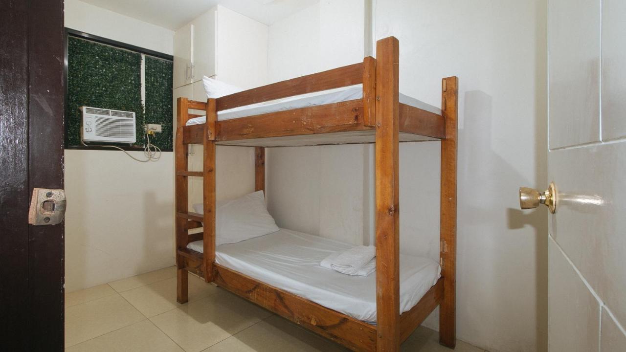 Nearest Hostel Pasay City By Reddoorz Exterior photo