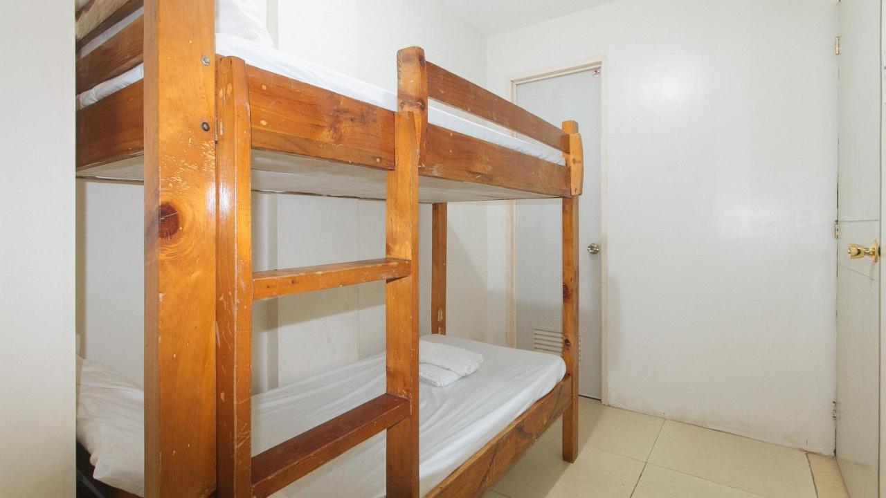 Nearest Hostel Pasay City By Reddoorz Exterior photo